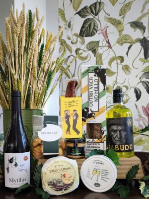 CESTA REGALO "ES DE AQUÍ OU VES Á FESTA"