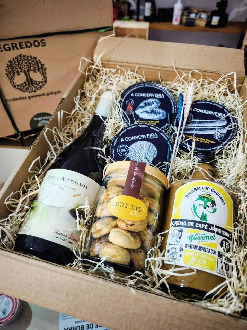 cajas empresa segredos moscovitas apiladas tienda
