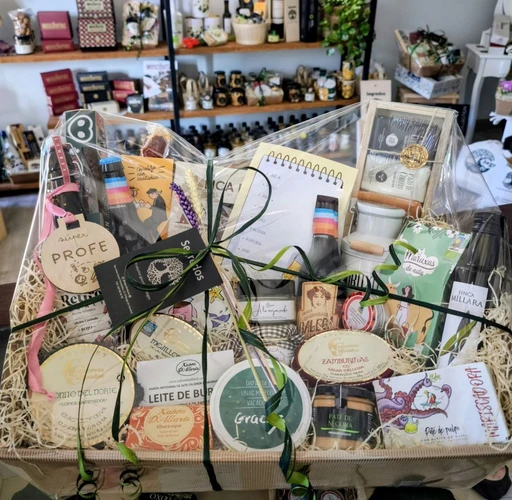 Cesta regalo para profesores con productos gourmet gallegos y bebidas artesanas Cesta regalo para profesores con productos gourmet gallegos y bebidas artesanas