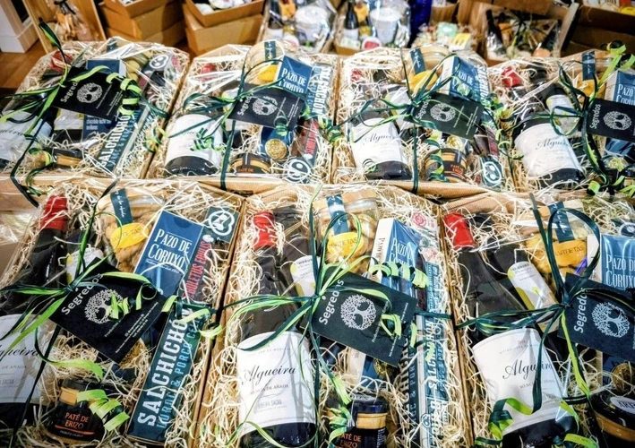 TAPA VIVAN LOS NOVIOS Lotes y cestas corporativas con vino, conservas y productos gallegos