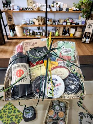 CESTA REGALO PERSONALIZADA