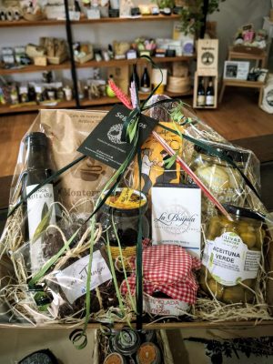 CESTA REGALO PERSONALIZADA