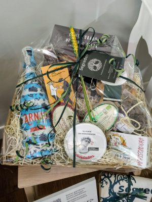 CESTA REGALO PERSONALIZADA