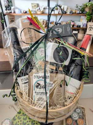 CESTA REGALO PERSONALIZADA