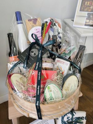 CESTA REGALO PERSONALIZADA