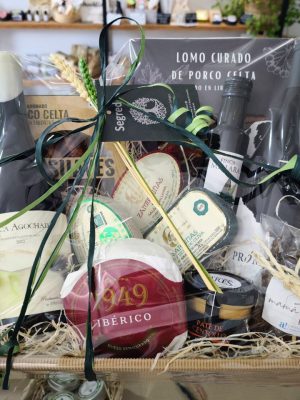 CESTA REGALO PERSONALIZADA