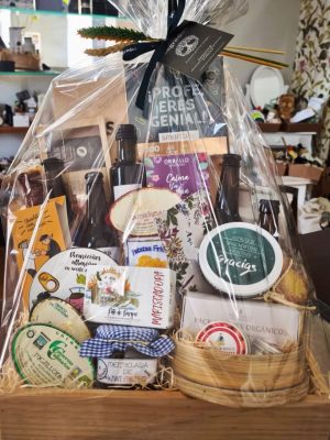 CESTA REGALO PERSONALIZADA