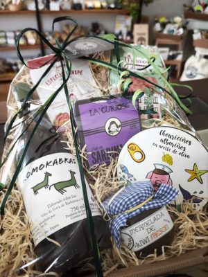 CESTA REGALO PERSONALIZADA