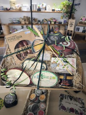 CESTA REGALO PERSONALIZADA