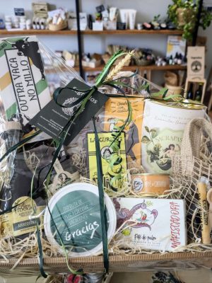 CESTA REGALO PERSONALIZADA