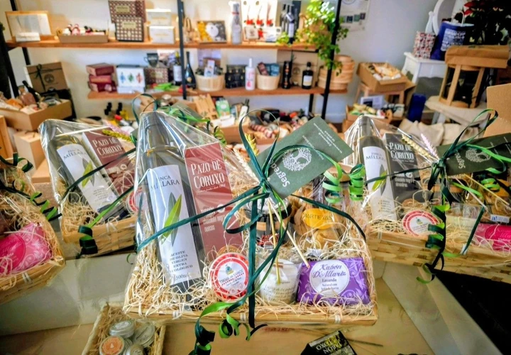 TAPA VIVAN LOS NOVIOS Selección de productos gourmet gallegos para regalos de empresa de Segredos